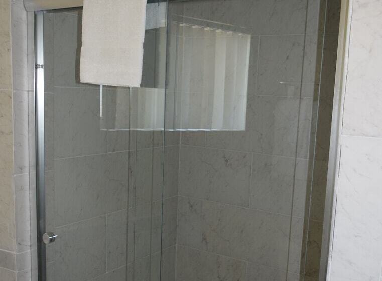 בית מלון כפרי Stanlunds Inn And Suites