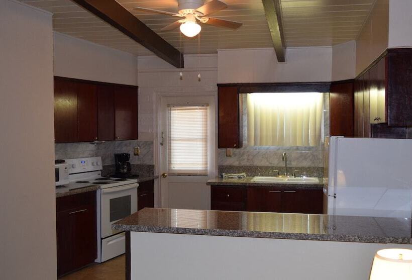 בית מלון כפרי Stanlunds Inn And Suites