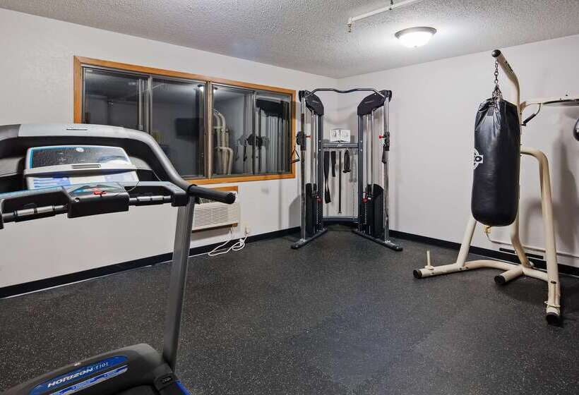 هتل Ramada By Wyndham Cedar Rapids South