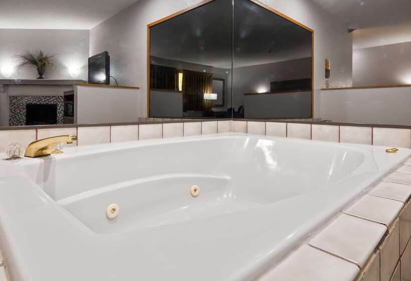 酒店 Ramada By Wyndham Cedar Rapids South