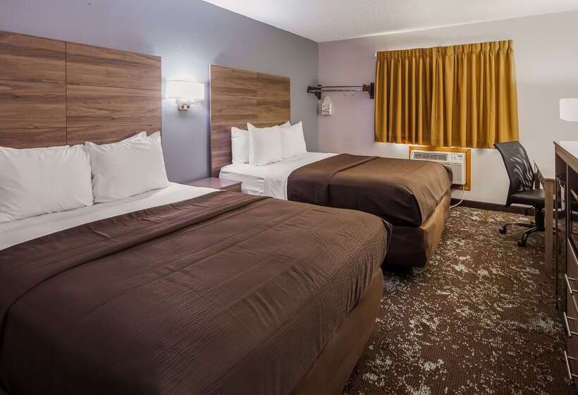 هتل Ramada By Wyndham Cedar Rapids South