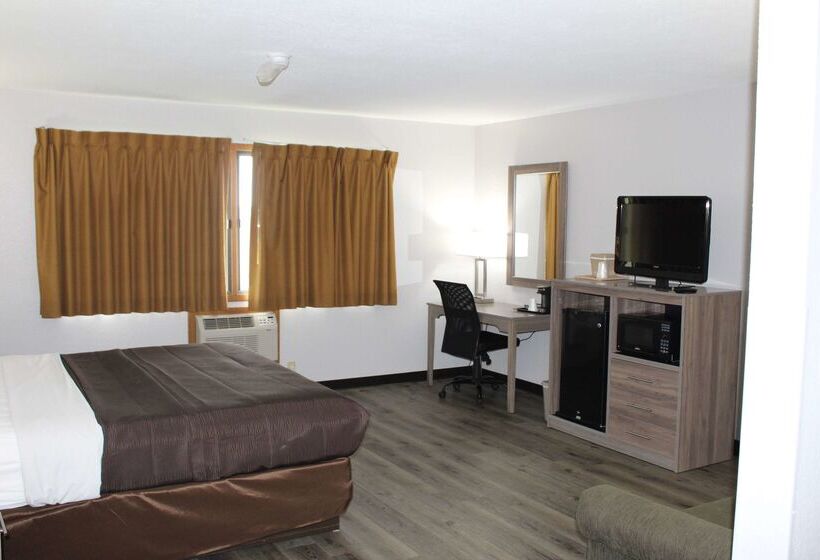 هتل Ramada By Wyndham Cedar Rapids South