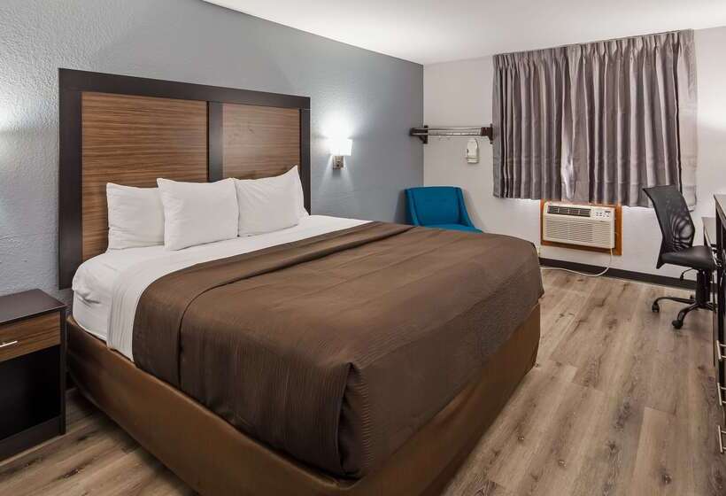 هتل Ramada By Wyndham Cedar Rapids South