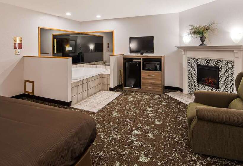 هتل Ramada By Wyndham Cedar Rapids South