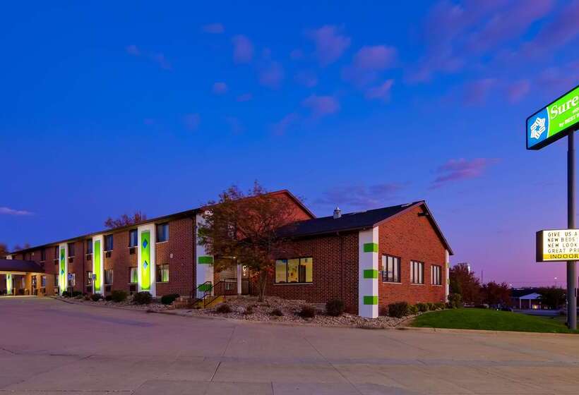 هتل Ramada By Wyndham Cedar Rapids South
