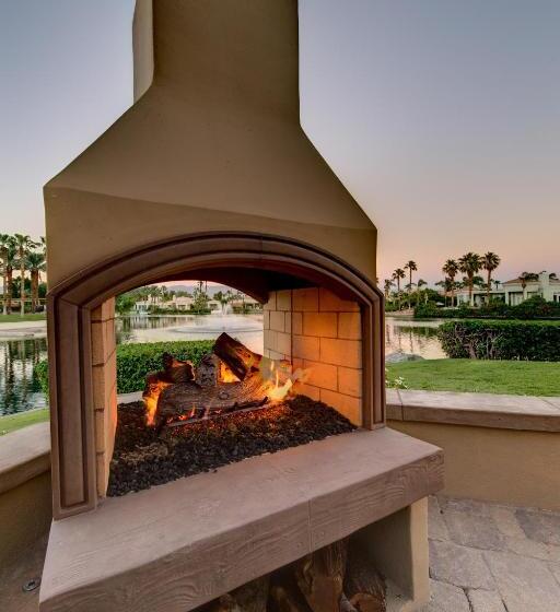 ホテル The Chateau At Lake La Quinta