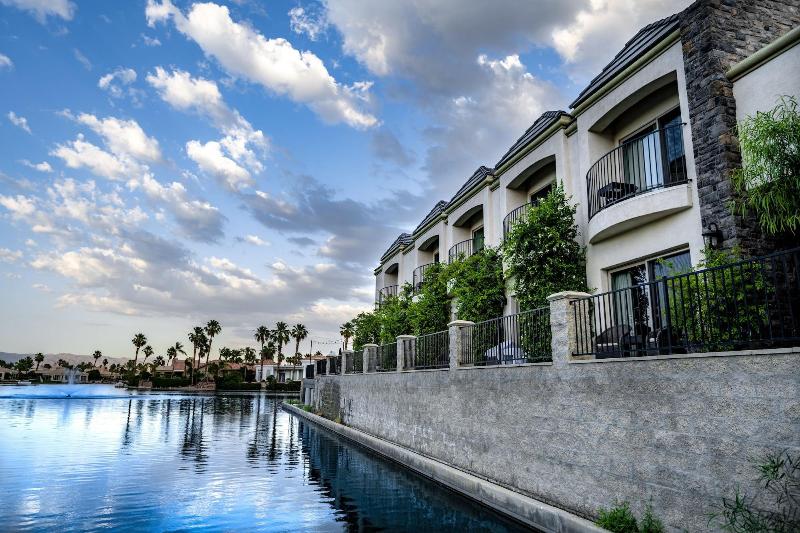 호텔 The Chateau At Lake La Quinta