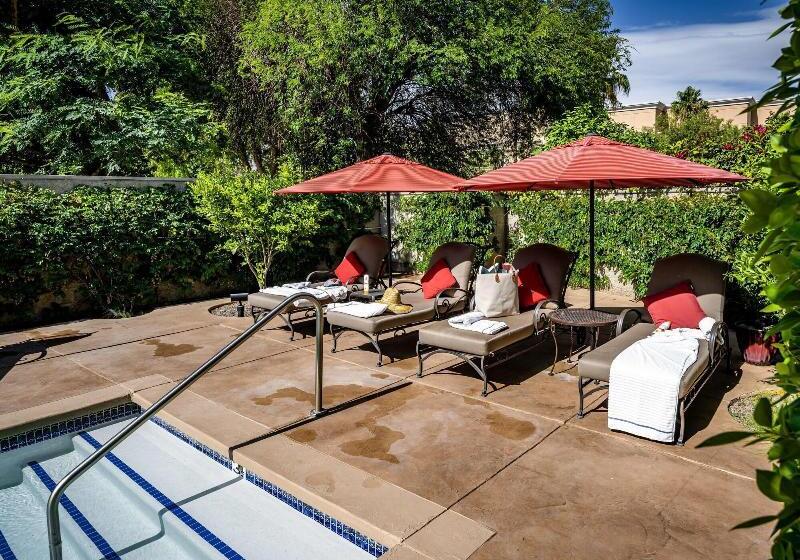 호텔 The Chateau At Lake La Quinta