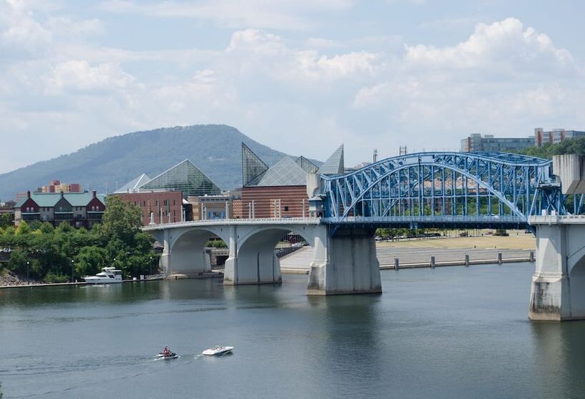 The Chattanoogan Hotel, Curio Collection By Hilton