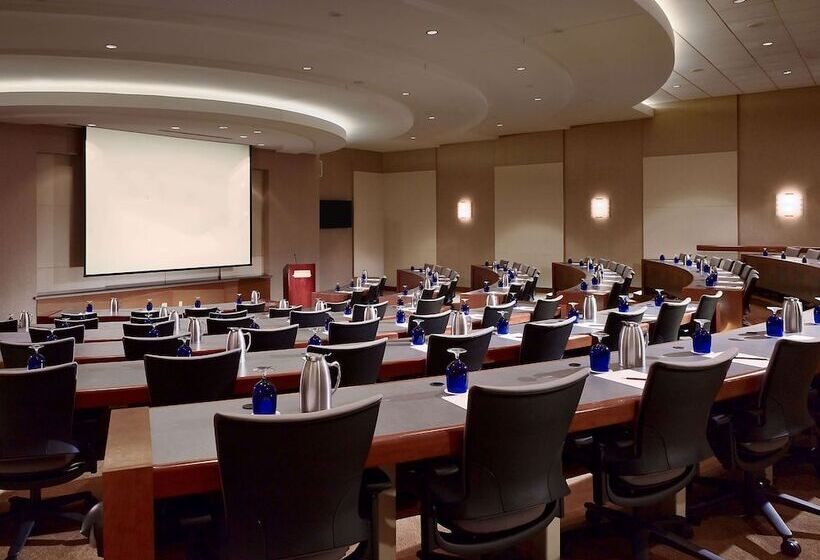 The Chattanoogan Hotel, Curio Collection By Hilton