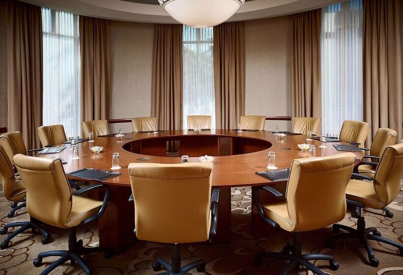 The Chattanoogan Hotel, Curio Collection By Hilton