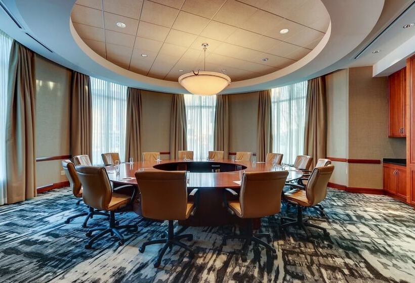 The Chattanoogan Hotel, Curio Collection By Hilton