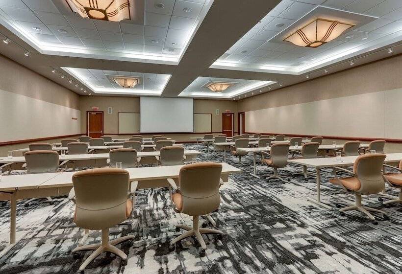 The Chattanoogan Hotel, Curio Collection By Hilton