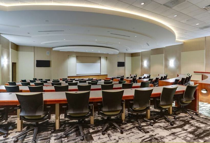 The Chattanoogan Hotel, Curio Collection By Hilton