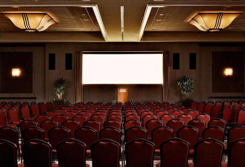 The Chattanoogan Hotel, Curio Collection By Hilton