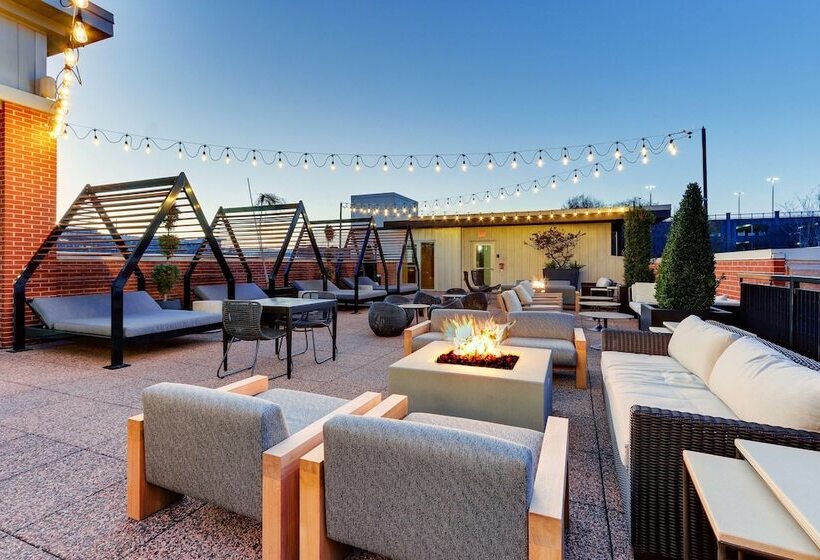 The Chattanoogan Hotel, Curio Collection By Hilton