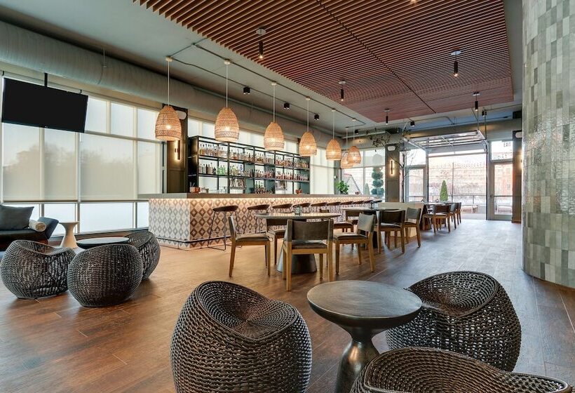 The Chattanoogan Hotel, Curio Collection By Hilton