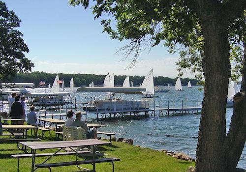 בית מלון כפרי The Inn at Okoboji