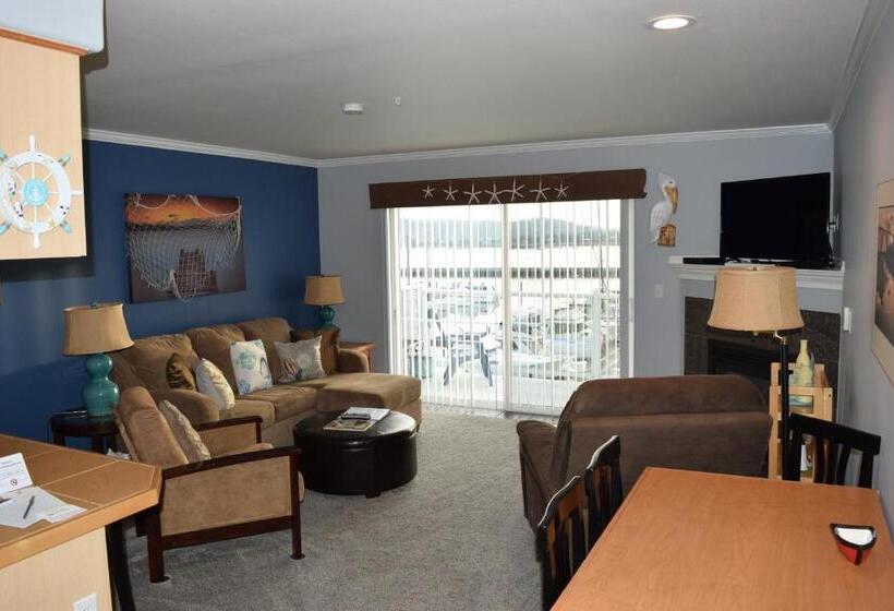 Отель The Landing At Newport Condominium