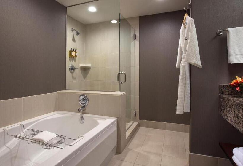 The Paramount Hotel Portland