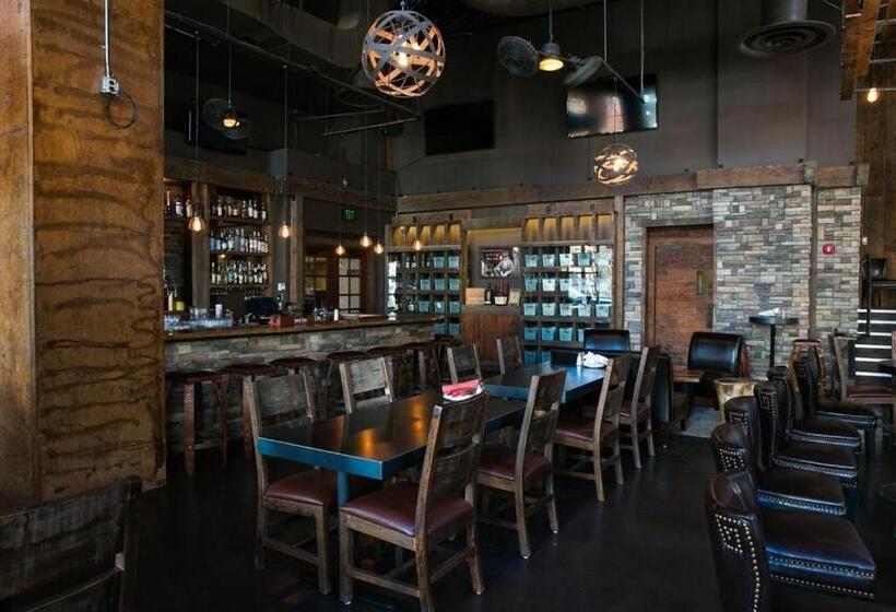 The Paramount Hotel Portland