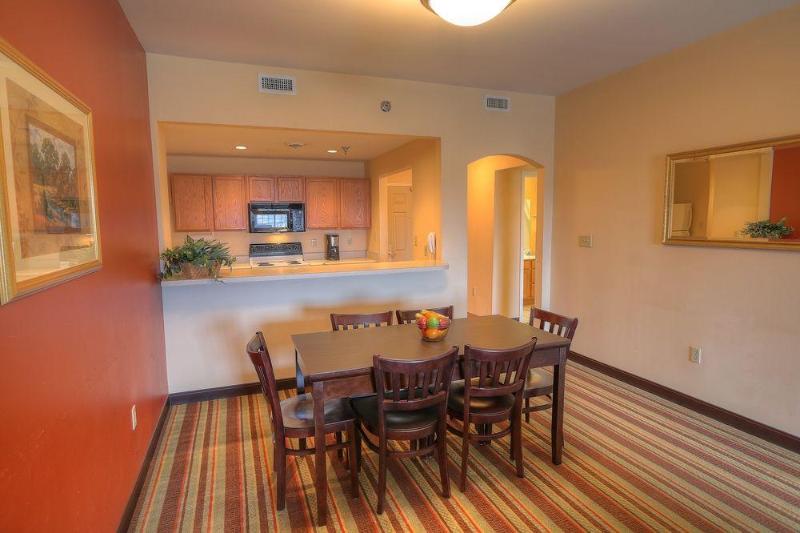 هتل The Resort At Governor's Crossing