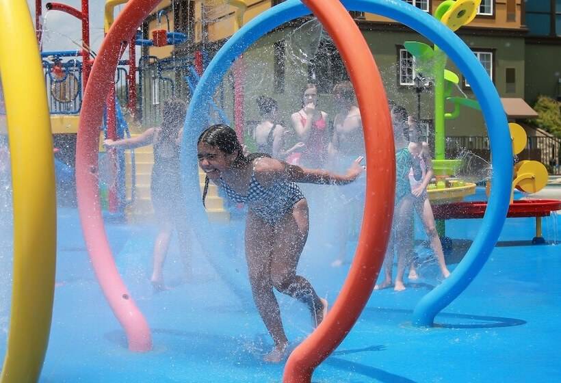 هتل The Resort At Governor's Crossing