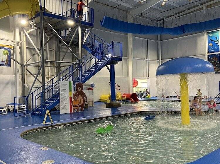 هتل The Resort At Governor's Crossing