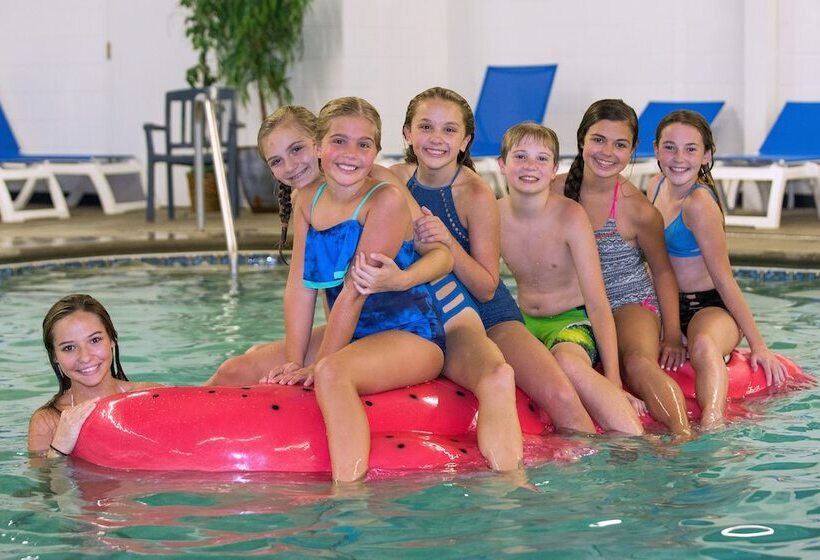 هتل The Resort At Governor's Crossing