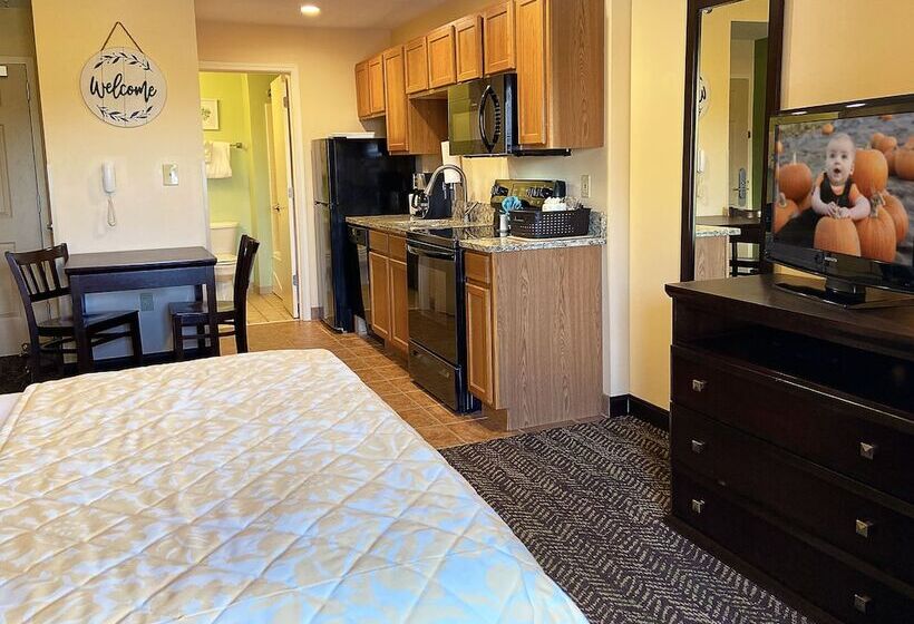 هتل The Resort At Governor's Crossing