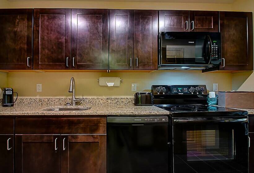 هتل The Resort At Governor's Crossing