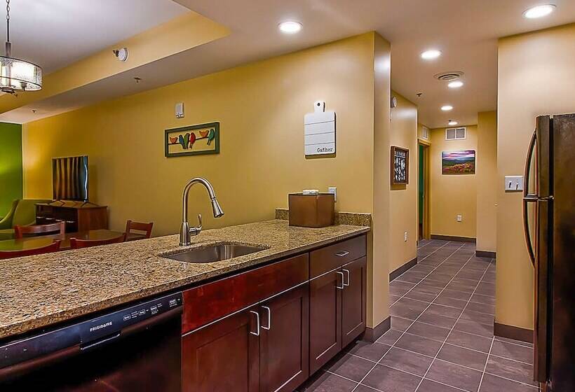 هتل The Resort At Governor's Crossing