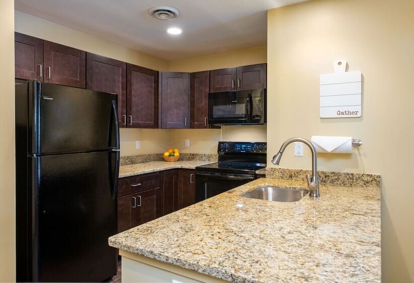 هتل The Resort At Governor's Crossing