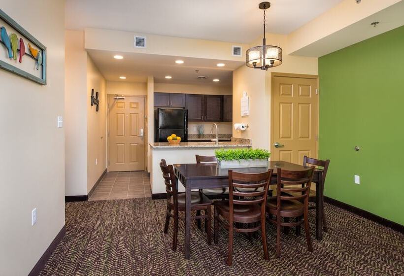 هتل The Resort At Governor's Crossing