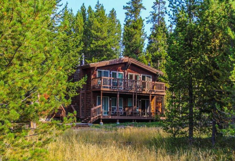 Отель Timbers At Island Park