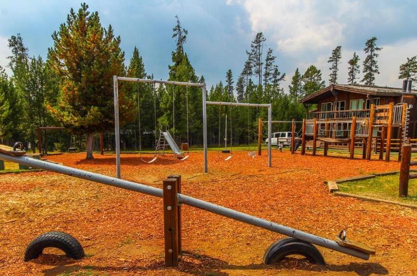 Отель Timbers At Island Park