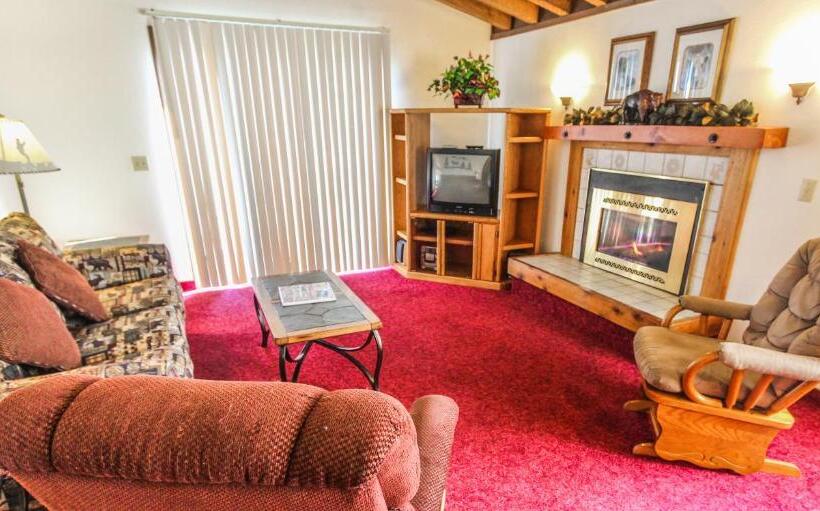 Отель Timbers At Island Park