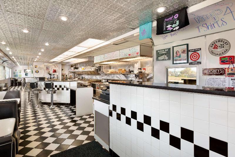 فندق Travelodge By Wyndham Alpine