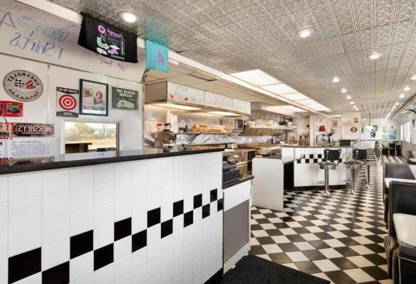 فندق Travelodge By Wyndham Alpine