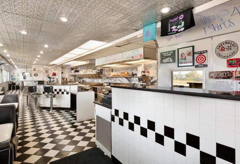 فندق Travelodge By Wyndham Alpine