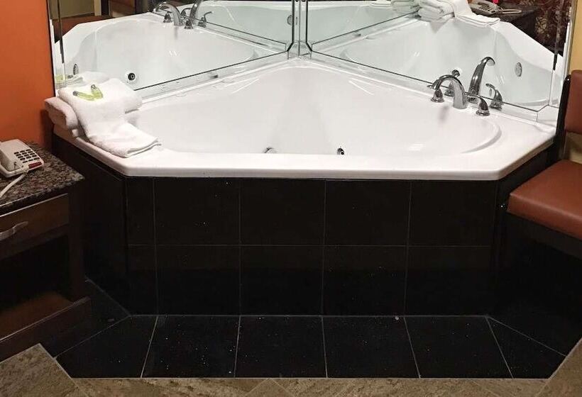 فندق Travelodge By Wyndham Avenel Woodbridge