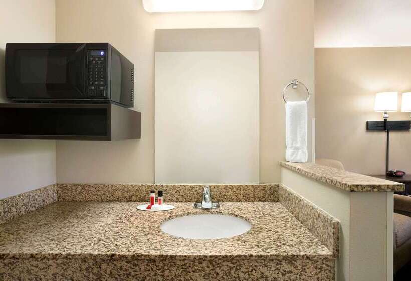 ホテル Travelodge By Wyndham Brunswick Near Fredrick