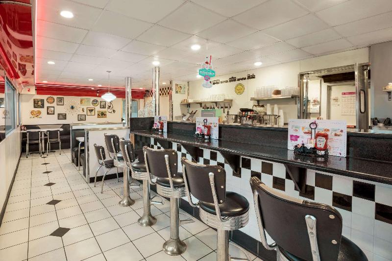 ホテル Travelodge By Wyndham Brunswick Near Fredrick