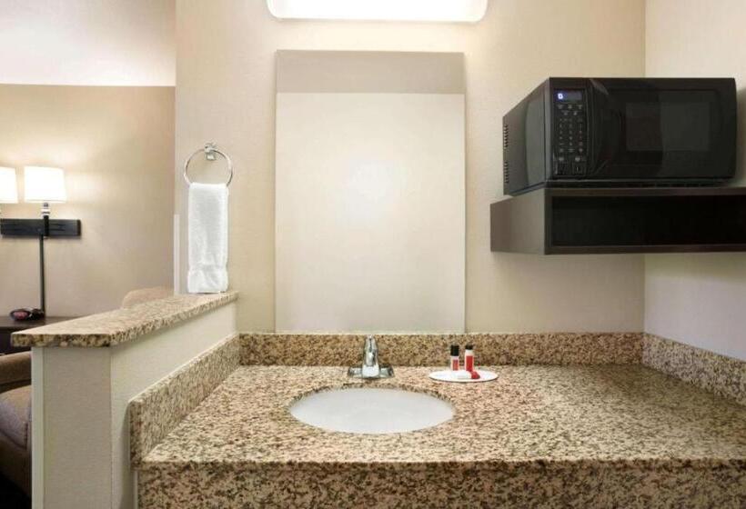 ホテル Travelodge By Wyndham Brunswick Near Fredrick