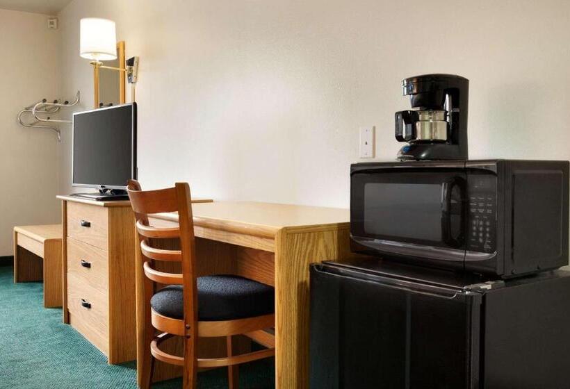 فندق Travelodge By Wyndham Milford