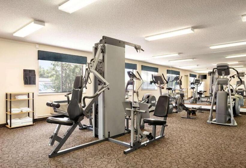 فندق Travelodge By Wyndham Morrill