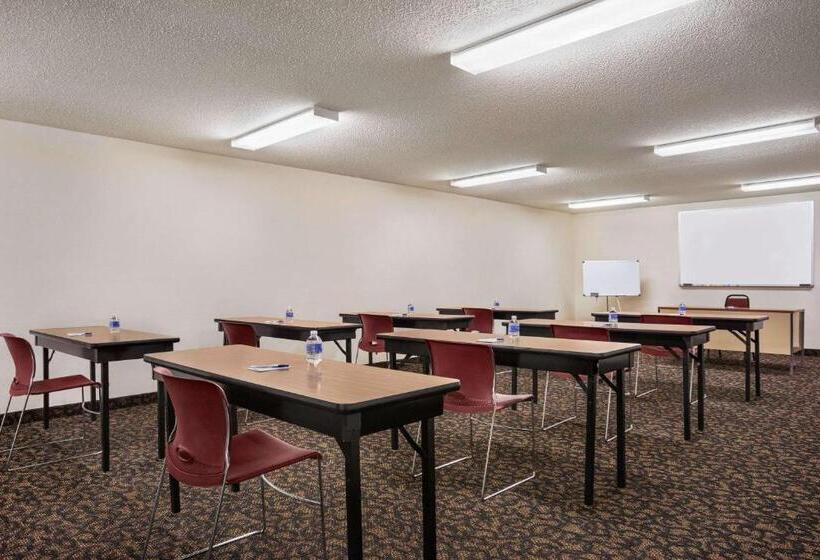 فندق Travelodge By Wyndham Morrill