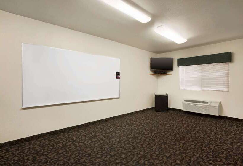 فندق Travelodge By Wyndham Pecos