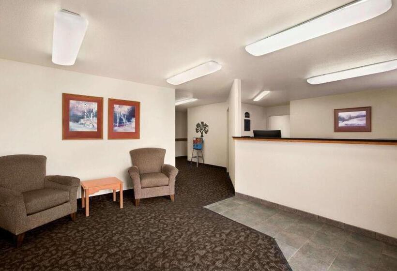 فندق Travelodge By Wyndham Pecos