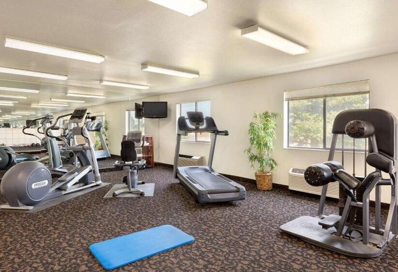 فندق Travelodge By Wyndham Sharon Springs